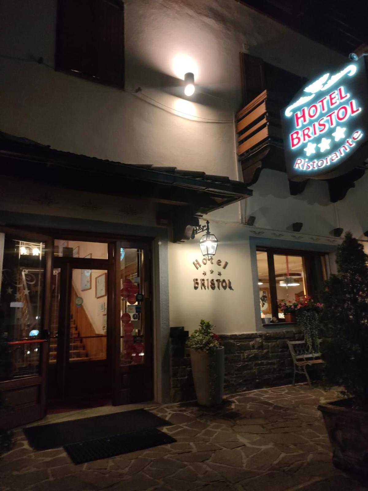 Hotel Bristol 퓨말보 외부 사진